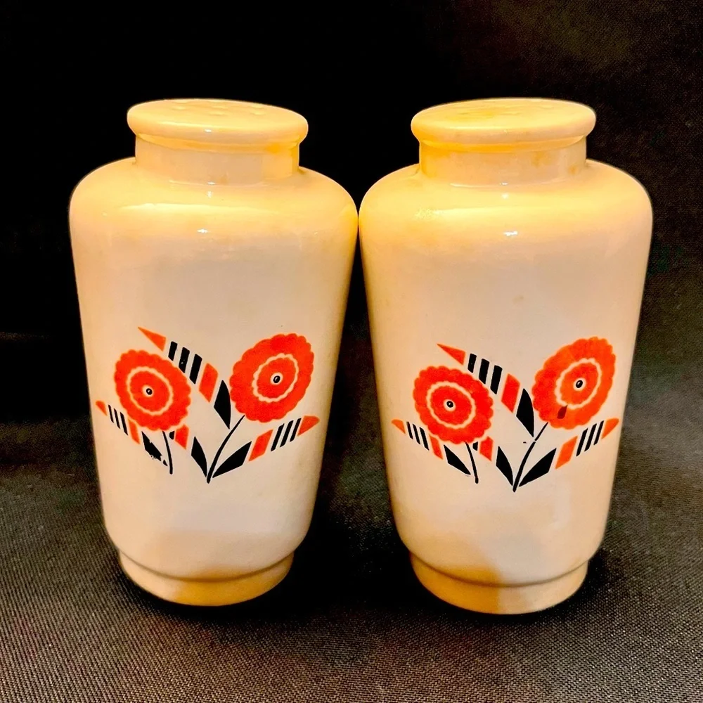 VTG Universal Potteries Seminole Salt & Pepper Shakers Art Deco Orange Kitchen